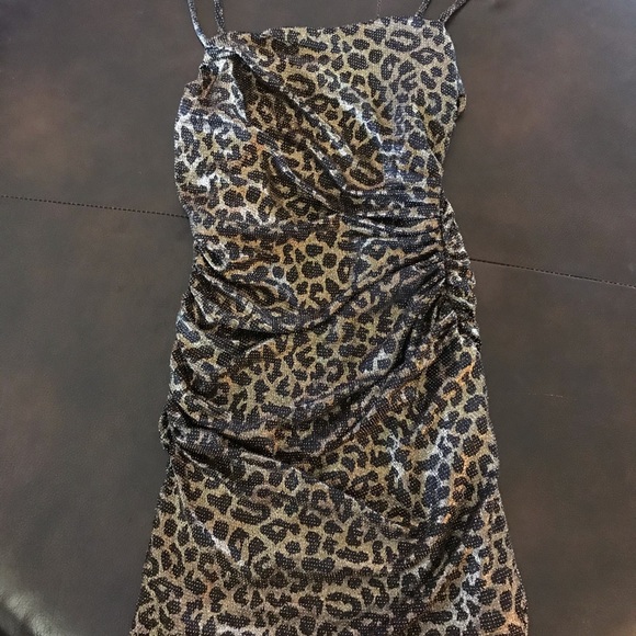 Beautiful print dress. - Picture 5 of 5